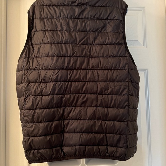 Men's Black Puffer Vest - Picture 4 of 9